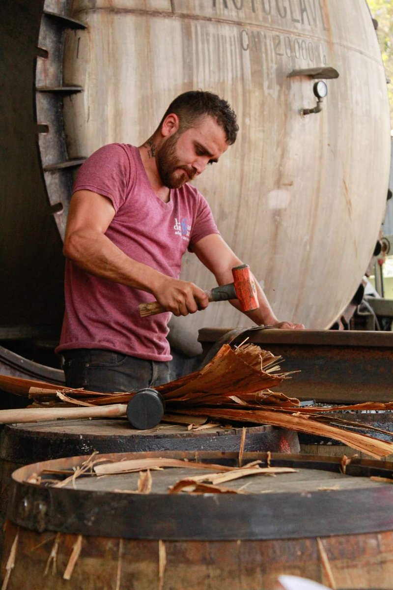 barril_roble's tweet photo. Artisan work, our best value is our people
#barrel #artisan #work #people #handcrafted #tequila #mezcal #whisky #cask #ron https://t.co/VujoLqaxF6