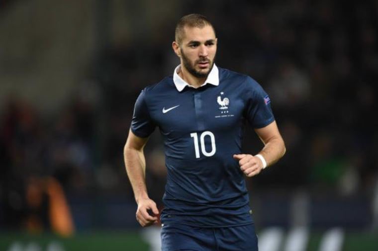 NeoXide22's tweet photo. Bon, si Benzema est sélectionné ce soir, j’offre un maillot de l’équipe de France floqué Benzema à une personne qui aura like ce tweet.
Pour l’histoire ce soir 🙏🇫🇷 https://t.co/yF0UIqAVkK