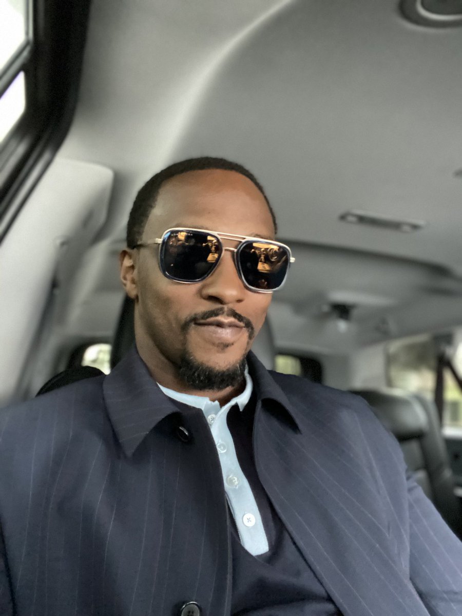 DragonflyJonez's tweet photo. How I'd look at the homies when they'd come to McDonald's during my shift and order a McDouble and I'd hand them a bag with 80 nuggets, 14 McChickens, 8 large fries and 7 quarter pounders https://t.co/iMJdPH1vyM