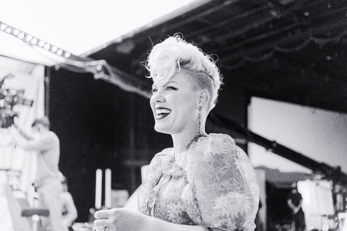 Pnkfan5's tweet photo. Pink has been back !
Feb. 15th Cover Me Sunshine released
May 10th All I Know So Far MV released 
#Pink #aliciabadass @Pink https://t.co/Yax3CyLdGj