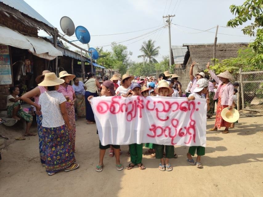 Myanmar_Now_Eng's tweet photo. Locals from Mayakan village in Sagaing Region's Depayin Township staged a protest on Tuesday against the military regime’s efforts to reopen schools under the coup regime. Leading the march were children in their school uniforms. (Photo: CJ) #WhatsHappeningInMyanmar https://t.co/T4N1wwUx0s