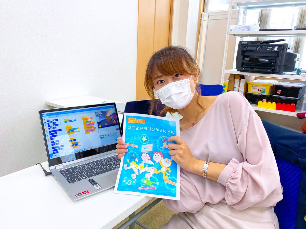 progmate2015's tweet image. 今日は、浜松のフリーアナウンサー大久保さんがプログラミングの無料体験授業を受けにきました💻
挑戦するのは、「ネコ逃げゲーム」🐈
全て大久保さんにプログラムしてもらいました!
キャラクターが自分で組み立てた通りに動くと嬉しいですね
✨✨✨