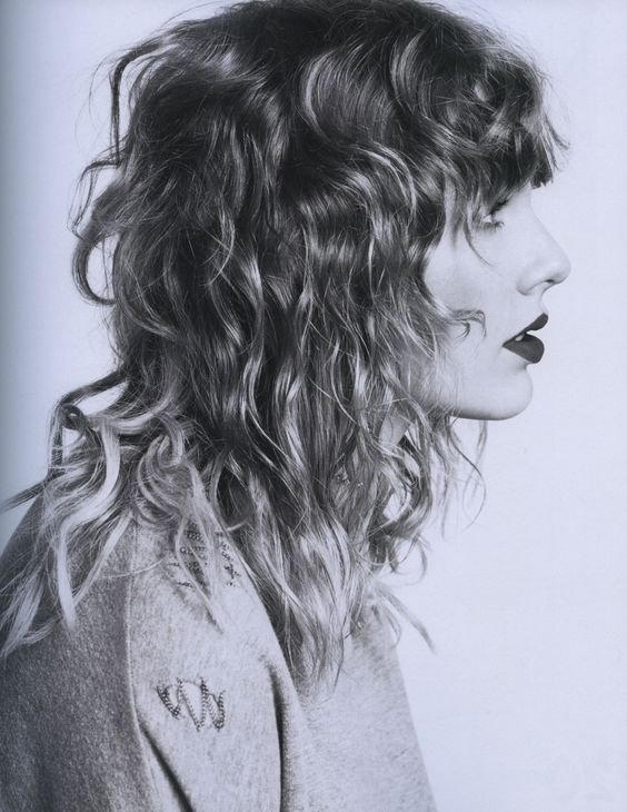 swift_magical's tweet image. Her curls will never change.✨😌