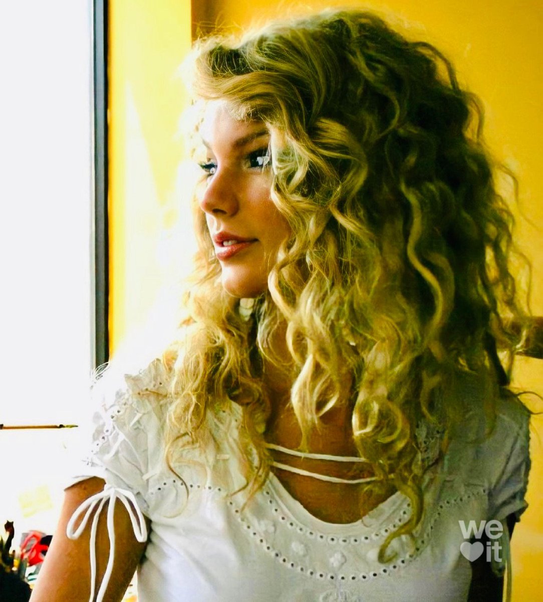 swift_magical's tweet image. Her curls will never change.✨😌