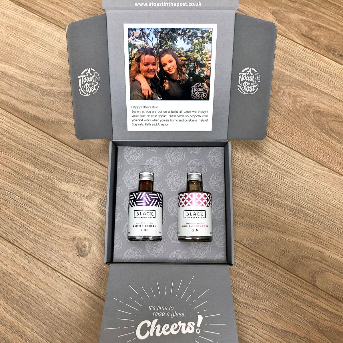 atoastinthepost's tweet photo. Good Morning #earlybiz How fabulous is this duo of natural fruit gins from @blackpowdergin in #Lancashire! Sent with your own personalised photo message card perfect for him, her or a couple, for absolutely any occasion 😊🥰
https://t.co/dNnzNcpG3E
#gift #MHHSBD https://t.co/Xvn05Hnk3g