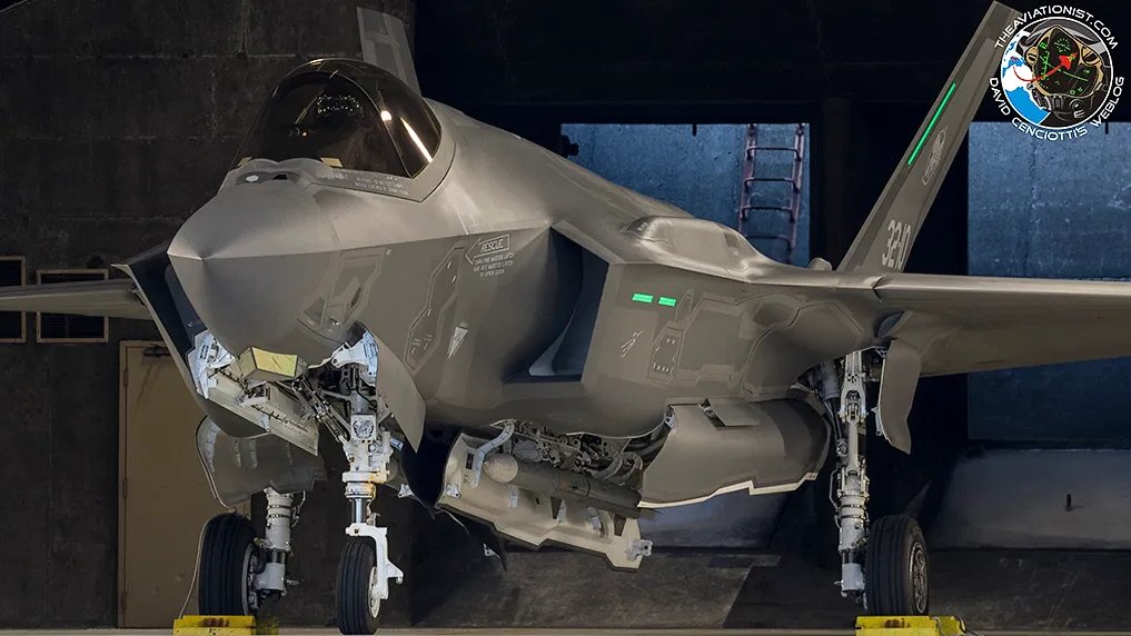 CiroNappi6's tweet photo. 🇮🇹✈️Italian Air Force #F35 A armed with AMRAAM (Advanced Medium Range A/A Missile) 🚀#AIM120C, in internal weapons bay. 🇮🇸 #Iceland Air Policing🧭 #NATO 2019.
@TheAviationist https://t.co/afDEfGoEsh