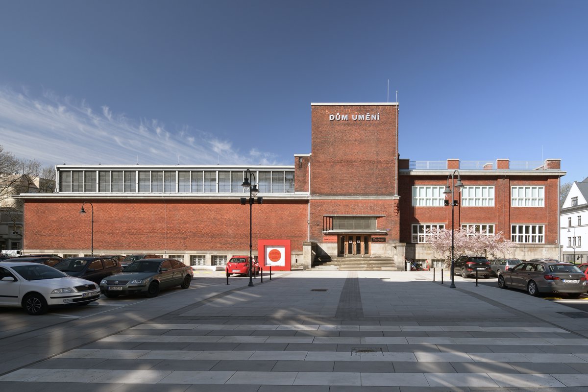 gvuo_dum_umeni's tweet photo. MEZINÁRODNÍ DEN MUZEÍ A GALERIÍ /
INTERNATIONAL #MUSEUM DAY 

18. 5. 2021 

po celý den #volnývstup / all day free entrance

95 let Domu umění / 95 years of the House of Arts

#galerie #Důmumění #GVUO https://t.co/dz3WvyyMzb