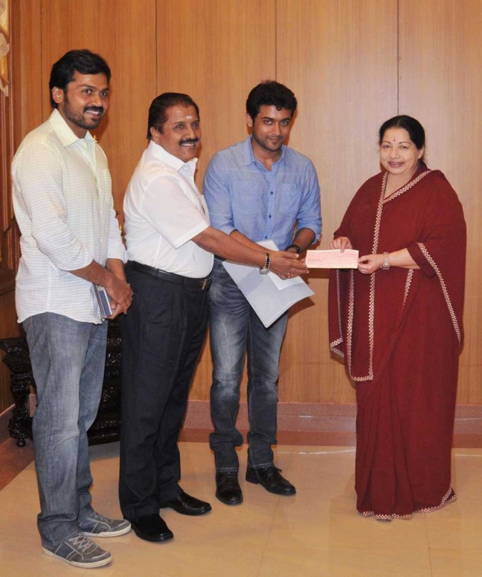 MaduraiSFC_'s tweet photo. Throwback :-
@Suriya_offl @Karthi_Offl #Sivakumar Ayya meets Tamilnadu CM #JJayalalitha and donated Rs #25lakh cheque to the Chief Minister’s Public Relief Fund to help the sufferers of #CycloneThane
#Suriya40 #VaadiVaasal https://t.co/q7t2crT2Kt