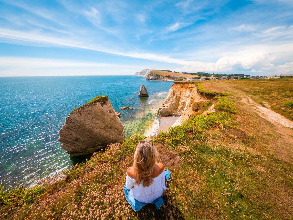 Paradise is calling...🌴🏖🐚

Relax and unwind on miles of sandy beach under the hazy summer sunshine and bask in the idyllic sights and sounds of the shore.☀️

Discover the UK's Island paradise in 2021.💛

ℹ️visitisleofwight.co.uk
#IOW #IsleofWight #SupportIOW #LoveGreatBritain