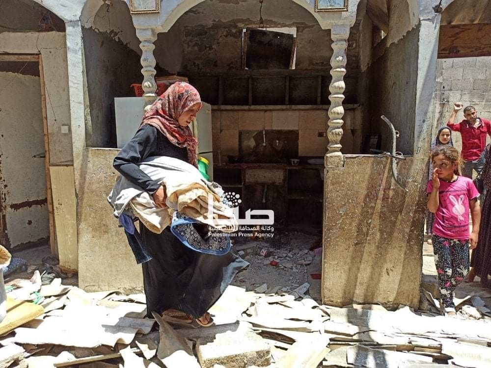 GazaPalestine11's tweet photo. Heartbreaking photos of hundreds of Palestinian families have lost their homes and  are now looking for shelters to live in due the the massive Israeli airstrikes
#GazaUnderAttack 
#GenocideinGaza https://t.co/usKPfuPBwV