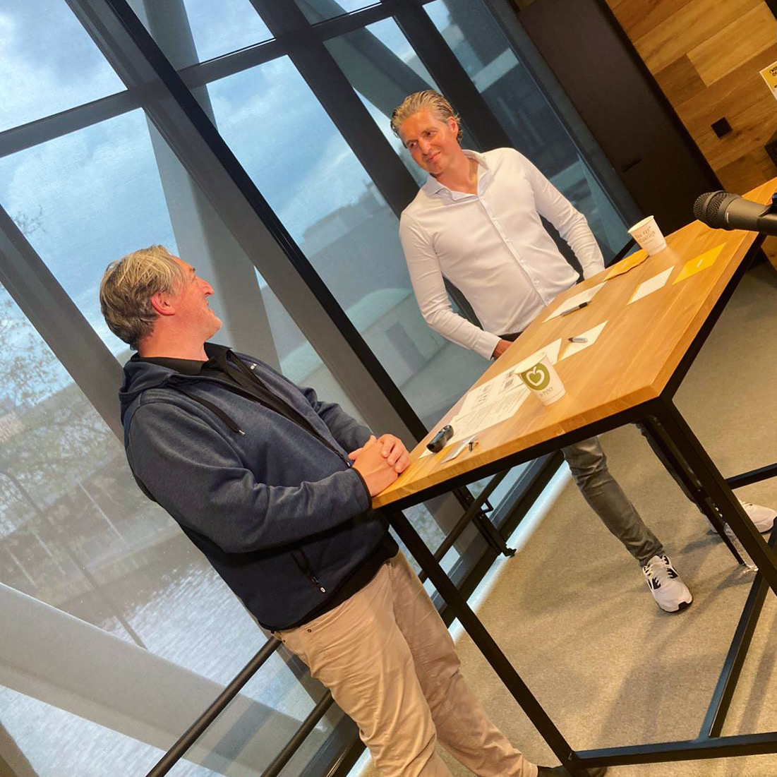 Gisteren hadden we onze tweede (van vier) Vitality Session met Pons Jan Vermeer over Slaap! Want uhhh… hoe doe je dat precies, goed slapen? 😴 Zo helpen we onze partners fit, scherp en vitaal de zomer in! En uitgerust dus 😆 #vitality #session #topsportcommunity