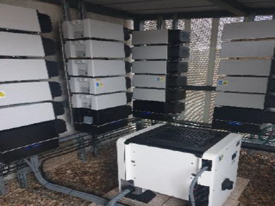enerzine's tweet photo. Un système de stockage solaire sur le toit du bâtiment des archives de Périgueux https://t.co/N3mEfodDH0 https://t.co/rMchZELu4a