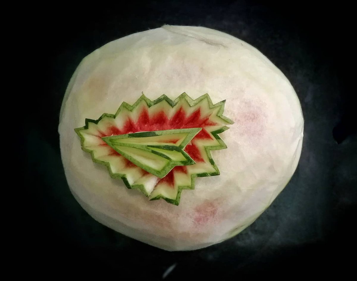 carvingmaster05's tweet photo. I don't design anything, I design dreams... 🤩🍉🔪
#carvingmaster05 ✨ 
Watermelon carving video will be soon... 😉✌🏻
#watermeloncarving #fruitcarving #carvingmaster #carvinglove #carved #carvingpost #foodporn #carvingartist  #foodphotography
#carving_master #chefphotography https://t.co/cF84OVIvzS