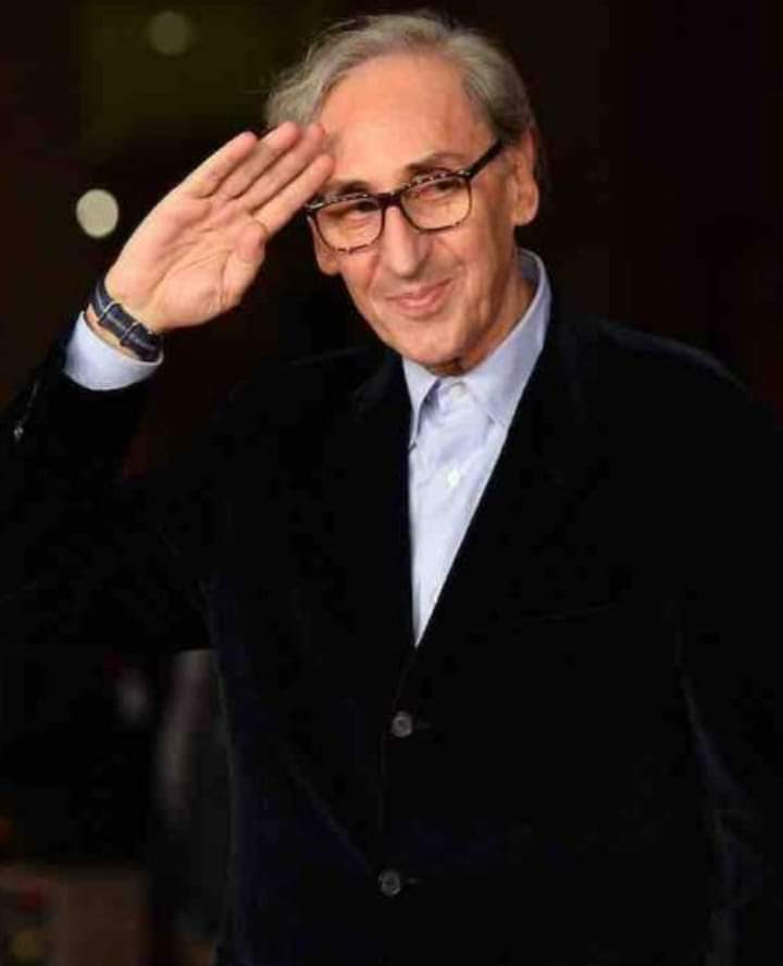 "Siamo esseri immortali / caduti nelle tenebre, destinati a errare; / nei secoli dei secoli, / fino a completa guarigione"