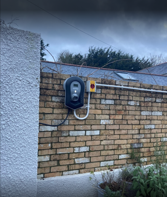 naked_solar's tweet photo. Happy with Zappi!🌞
"Naked Solar fitted my #EV car charger during #covid & did a #beautifuljob! I felt very safe during their visit & the kit works beautifully" Emma #Devon
@myenergiuk Zappi uses excess solar to power your car
👉https://t.co/Phbac9Fd84
#planetmaintenance 🌎 https://t.co/1jkLuuMeMl