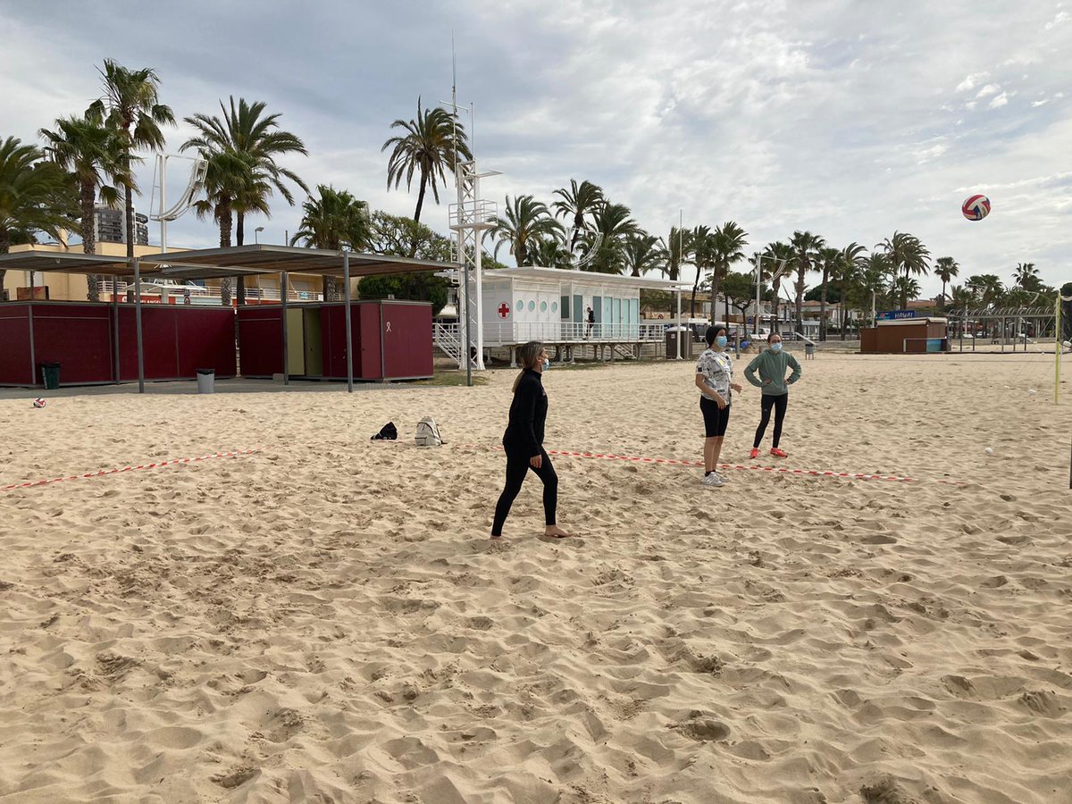 SaviReus's tweet photo. Activitats a la platja – 3r ESO
Els alumnes de 3r d’ESO han anat a fer activitats a la platja. https://t.co/EV220CzxHr