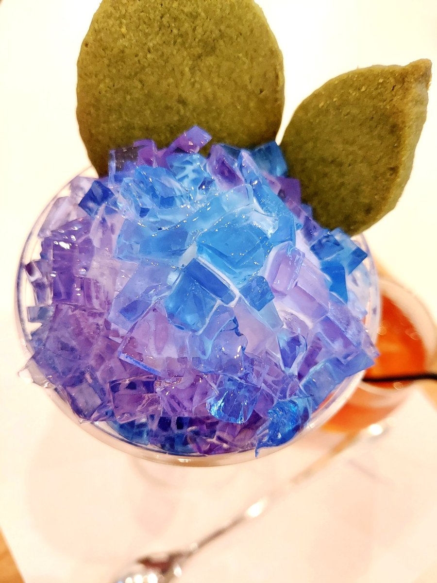 ガキ 紫陽花を愛でて食べる 梅雨時にピッタリな さっぱりとしたパフェ 木下茶園 木下茶園外宮前店 パフェ 紫陽花パフェ 紫陽花 外宮参道 伊勢市 伊勢志摩 三重県