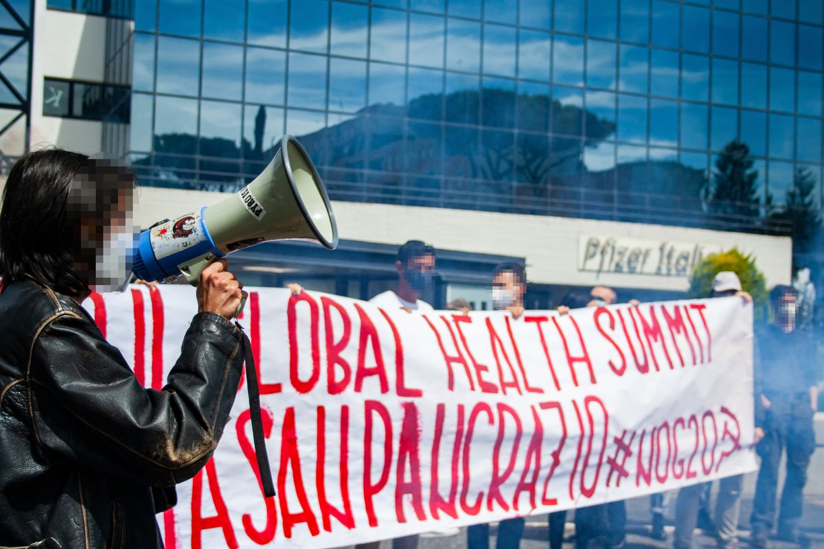 FronteComunista's tweet image. Oggi i militanti del @MilitantBlog , del @fgc_nazionale e del Fronte Comunista hanno esposto striscioni davanti alla sede #Pfizer di Roma. L’azione lancia il corteo contro il #globalhealthsummit del #21Maggio alle 15 da Piazza San Pancrazio e arriverà al Ministero della Salute