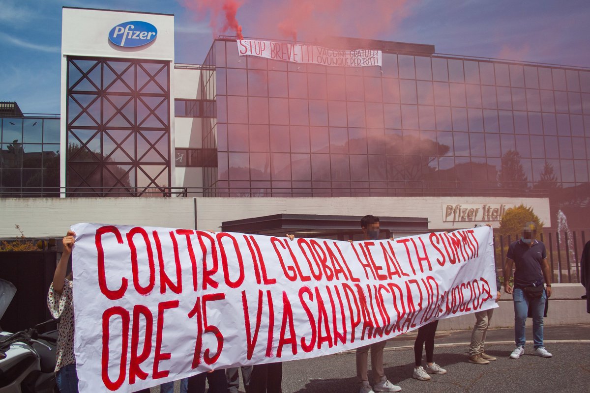 FronteComunista's tweet image. Oggi i militanti del @MilitantBlog , del @fgc_nazionale e del Fronte Comunista hanno esposto striscioni davanti alla sede #Pfizer di Roma. L’azione lancia il corteo contro il #globalhealthsummit del #21Maggio alle 15 da Piazza San Pancrazio e arriverà al Ministero della Salute