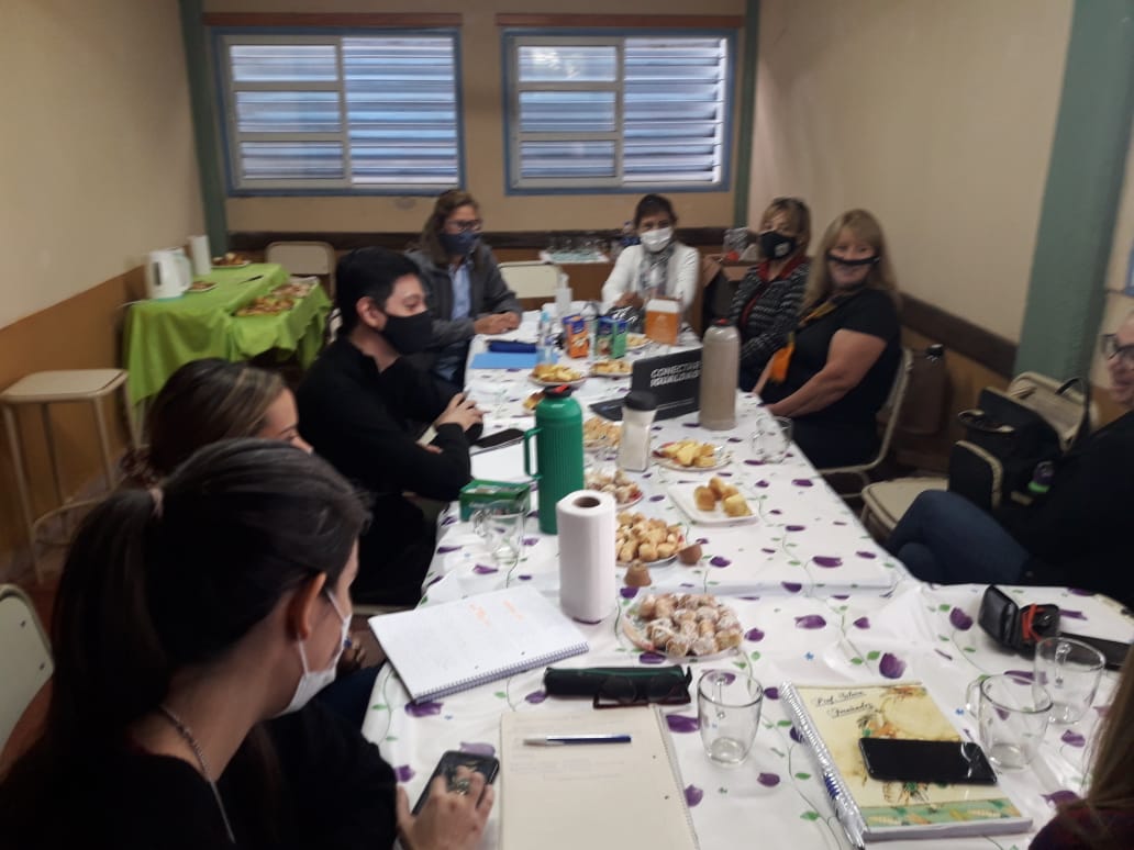 EscurdiaViviana's tweet photo. Supervisores Región I y VIII en territorio Bop 1, Bop 8, Bop 33 y CEP 17! Equipazo DiSeM, cerca de los colegas! @BarbaroLorena @DorisGo33466942 @grillo141 @fabianchilipank @Marcos42866602 @herrerayflia @cjdechat @laurapenacca @CGEMisiones @educ_sigloXXI @ArtuiMabel @FlaviaPao https://t.co/LWhLLa9MXz