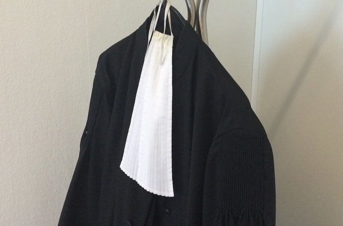 La violation des entretiens confidentiels entre un avocat et son client est inacceptable et ne peut se concevoir dans notre démocratie. J’interpellerai à ce sujet le Ministre de la Justice ce mercredi en commission de la Chambre. <a href="/VincentVQ/">Vincent Van Quickenborne</a> <a href="/barreaudeliege/">Barreau de Liège-Huy</a>