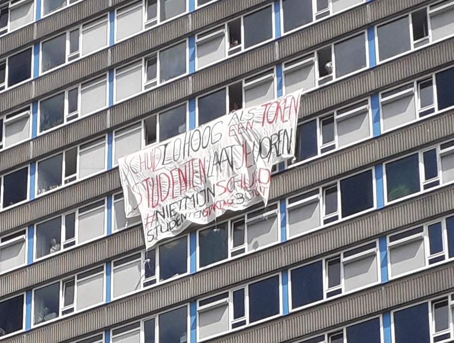 Schulden zo hoog als een toren, studenten laat je horen! #NietMijnSchuld staakt op 3 juni, 13 uur. Meld je aan via studentenstaking.nl