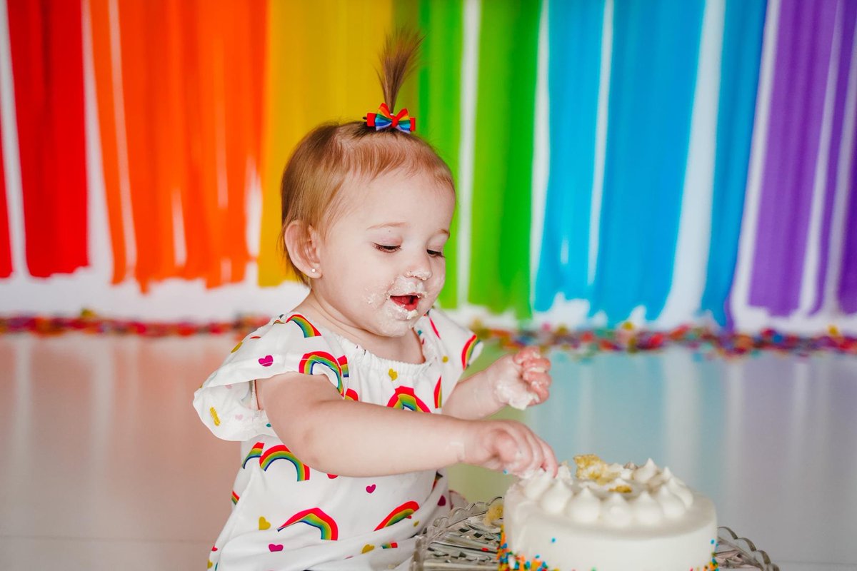 tolnai_carlee's tweet photo. A peek of my baby girls 1st birthday pictures 😭🥺❤️ Only 9 more days and my baby is going to be 1 🥺🥰❤️🌈 https://t.co/CiNAkcdCXF