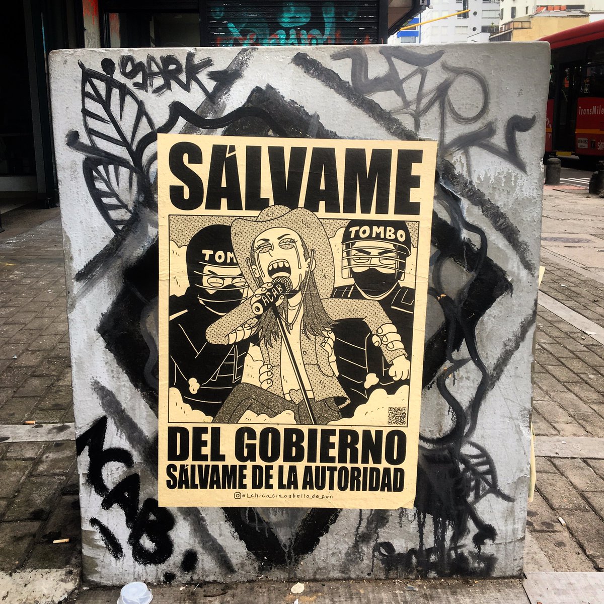 Sálvame.
Por: El Chico Sin Cabello de Pan.