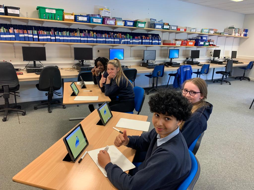 StClaresDrum's tweet image. @StThomasAqSec these p7s really enjoyed their Spanish session this morning. So looking forward to moving up. #journeytoSTA #digitaltransitions