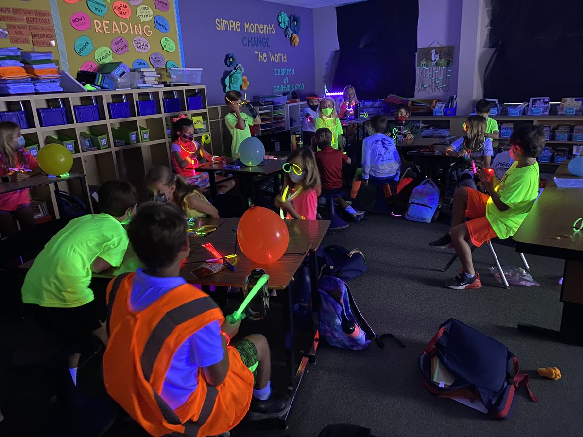 mrstcurrin's tweet photo. Glow Day in third grade was so much fun! @robshouston #changetheworld2021 https://t.co/NI3xHKaFk8