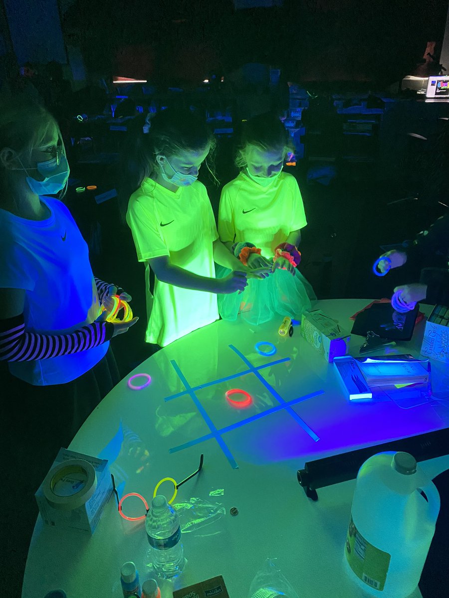 mrstcurrin's tweet photo. Glow Day in third grade was so much fun! @robshouston #changetheworld2021 https://t.co/NI3xHKaFk8