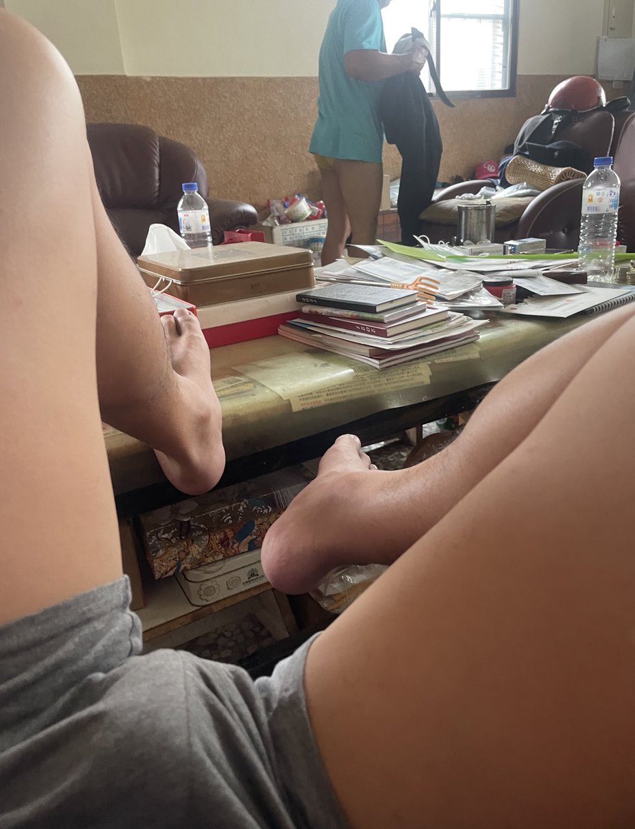 我爸在電視 
順便看兒子這一包
一定覺得很欣慰🤣🤣🤣