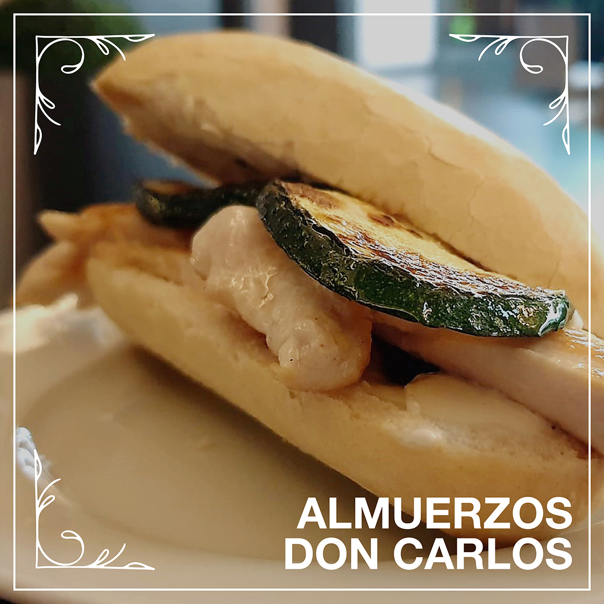 ¡La vida está llena de momentos improvisados! 😉 Déjate caer por #DonCarlos y disfruta de un almuerzo 10. Hoy te proponemos esta delicia: Bocata de Pechuga de Pollo, Philadelphia y Calabacín 🤤  ¿Te vienes a probarla? Horario: de lunes a viernes desde las 9 y findes desde las 11h