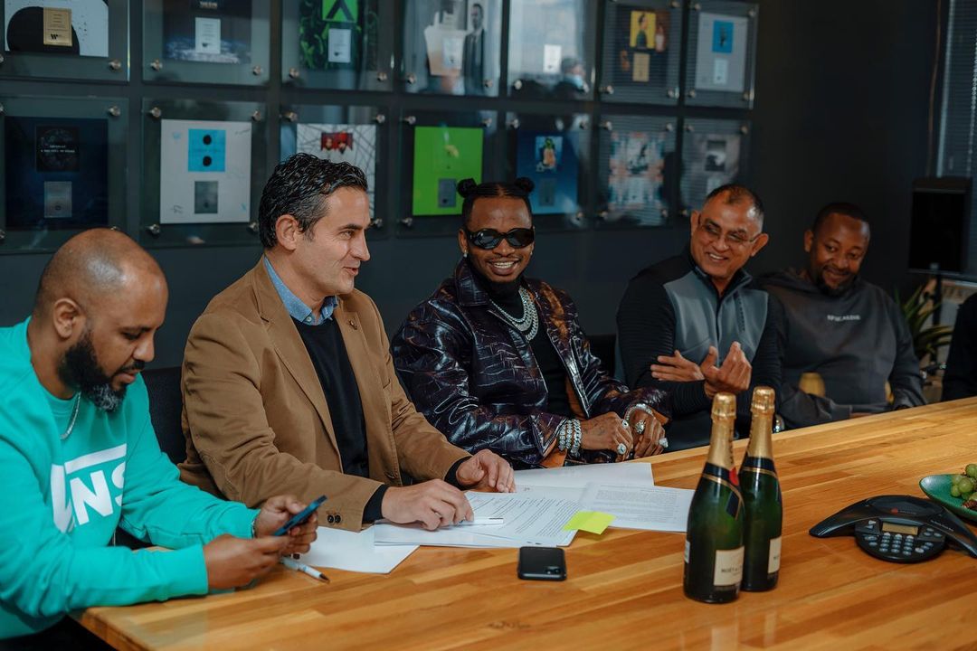 YES!!!! it’s official now!!! <a href="/WarnerMusicSA/">Warner Music Africa</a> + <a href="/diamondplatnumz/">SIMBA..!🦁</a> = 🎶💰💿 <a href="/warnermusic/">Warner Music Group</a>
<a href="/WarnerChappell/">Warner Chappell Music</a> <a href="/Mziiki/">Mziiki</a>