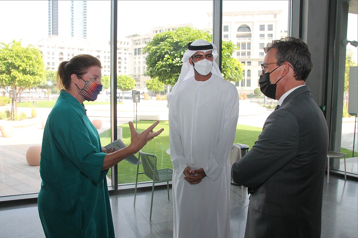 ¡Interesantísimo! María José R. Escolar <a href="/mjrescolar/">María José Rodríguez</a> y Fernando López @lrparrafernando aúnan en #Dubai las emociones compartidas de #Espana y #EmiratosArabes. Abierta la singular exhibición de pintura y danza en <a href="/JameelArtsCtr/">Jameel Arts Centre</a> hasta 31 de mayo <a href="/EmbEspEAU/">Embajada de España en EAU - Spain in the UAE</a>  elcorreo.ae/cultura/maria-…