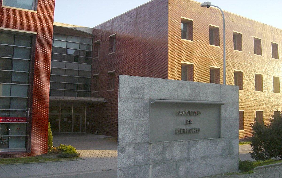 La Facultad de Derecho <a href="/unican/">Universidad de Cantabria</a> te da muchas opciones: Grado en Derecho o Relaciones Laborales. Y dos dobles grados: Derecho y Administración y Dirección de Empresas o Administración y Dirección de Empresas y Relaciones Laborales <a href="/DaDerechoUC/">Delegación Derecho</a> #UCDerecho
web.unican.es/centros/derecho