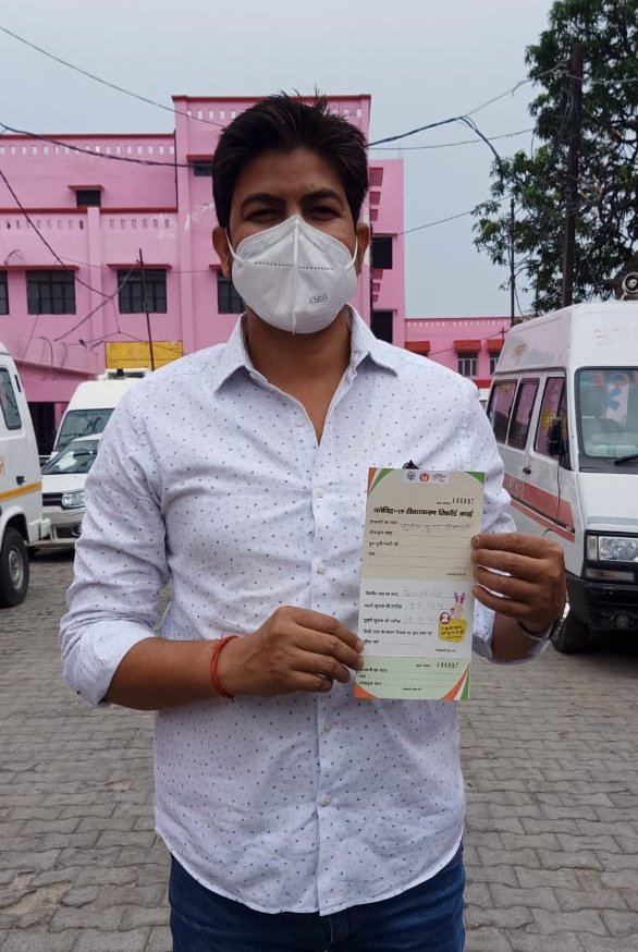 SunilPriyadars6's tweet photo. #Covid19_Vaccination
#1stdos💉💉
मैंने तो आज वैक्सीन ले ली,,, आप कब ले रहे हैं? वैक्सिनेशन को लेकर किसी प्रकार के भ्रम में न रहें, डरें नहीं। तुरन्त लगवाएं क्योंकि ये वैक्सीन #कोरोना के गम्भीर होने के खतरे को 90% तक टाल देती है और आपकी रक्षा करती है।
#COVID19
#StayHomeStaySafe https://t.co/CzsQr1Cc0S