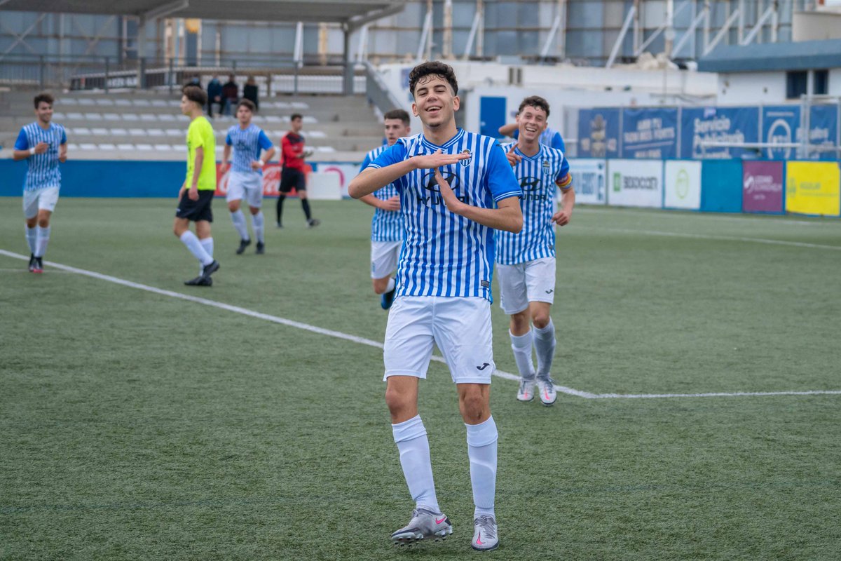 atleticbalears's tweet photo. 🔝 𝙀𝙣𝙝𝙤𝙧𝙖𝙗𝙪𝙚𝙣𝙖 𝙋𝙄𝘾𝙃𝙄𝘾𝙃𝙄
⚽️ @Miguel7Susarte máximo goleador de liga juvenil nacional con 21 dianas 🎯 por delante de Gaspar Sastre del @cd_manacor con 19
#SomosDH ⚪️🔵 https://t.co/qOfnTL7RbM