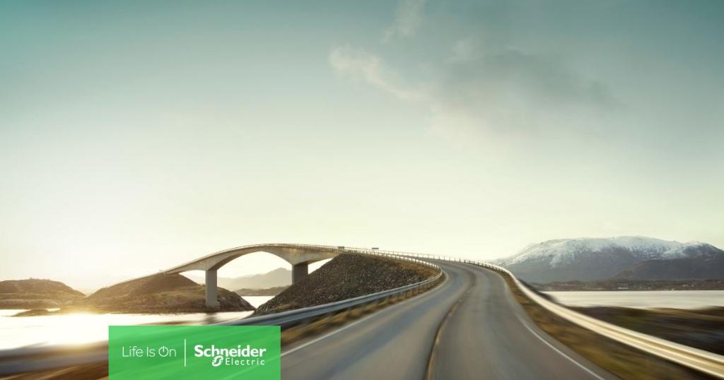 SchneiderElecDE's tweet photo. #EMobilität macht Spaß! Aber: Kommt man mit dem E-Auto eigentlich bis nach Italien? In Folge 17 von "Unter Strom" gibt es von @alexwsoe @inno2grid &amp; Jerome Brunelle, Podcaster &amp; Lehrer, alle Details. 🎧⏩ https://t.co/omtiywwRdr Schneider Electric #SEunterStrom #EUREFCampus https://t.co/yuwPkSjJGx