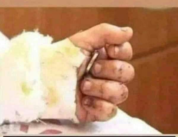 طفلة من غزّة معها شيكل راحت تشتري من الدكان ورجعت جثة💔

يا وجع القلب😞
#Palestineunderattak #GazaUnderAttak 
#SaveSheikhJarrah