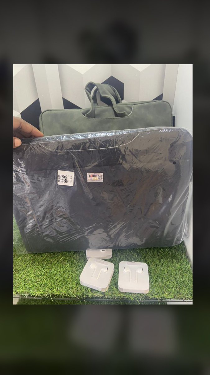 Hamzaherrera1's tweet photo. Fatfam system is located at Tiptoe lane opposite Modern photos. For quality and affordable laptops phones AirPods earphones bags and accessories. Contact us on 0550049825 or 0543504068 
@gyaigyimii @SneakerNyame_ @shaibu_AB @efiaodo1 @Fentuo_ @BenopaOnyx1 @Kuame_Oliver https://t.co/fsdwGFNlqj
