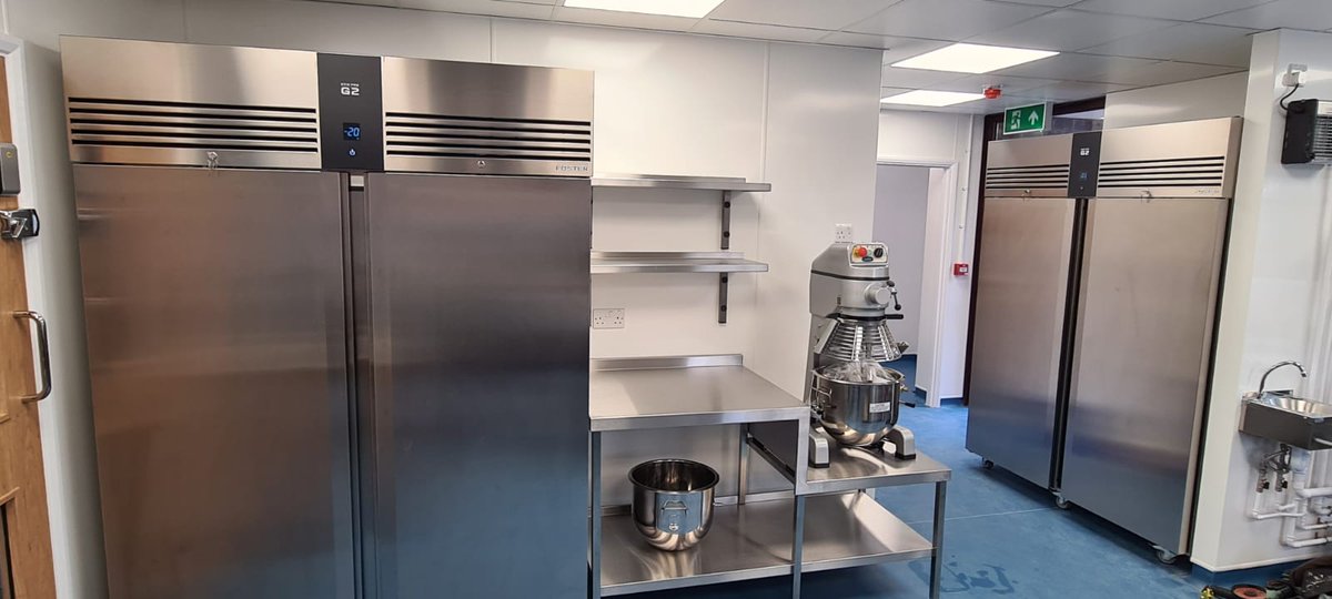 Recent commercial kitchen fit out at Whitelands School in Thatcham is looking amazing 😎 @KennetSchool @FalconFoodserv @RATIONAL_AG @FosterRef @maidaid @EAISUK @er_moffat @MechlineLtd @RegaleMicrowave