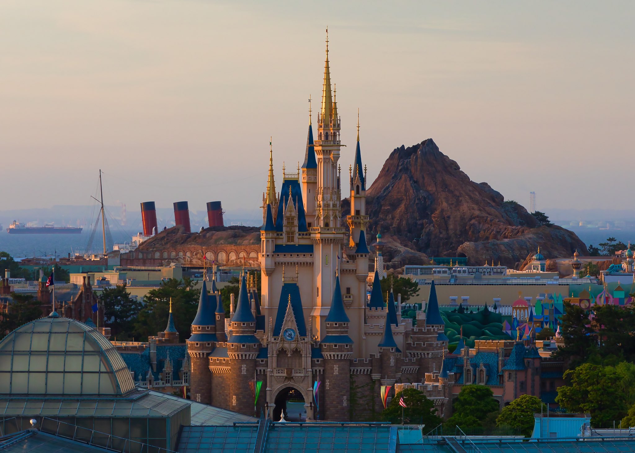 Ryoudisney マジックキングダムスイート９階 言葉を失うほど良い部屋でした バルコニーから見るシンデレラ城とプロメテウス火山は朝 昼 夕 夜とそれぞれ違う良さがあった T Co Ddh5dgz1hf Twitter