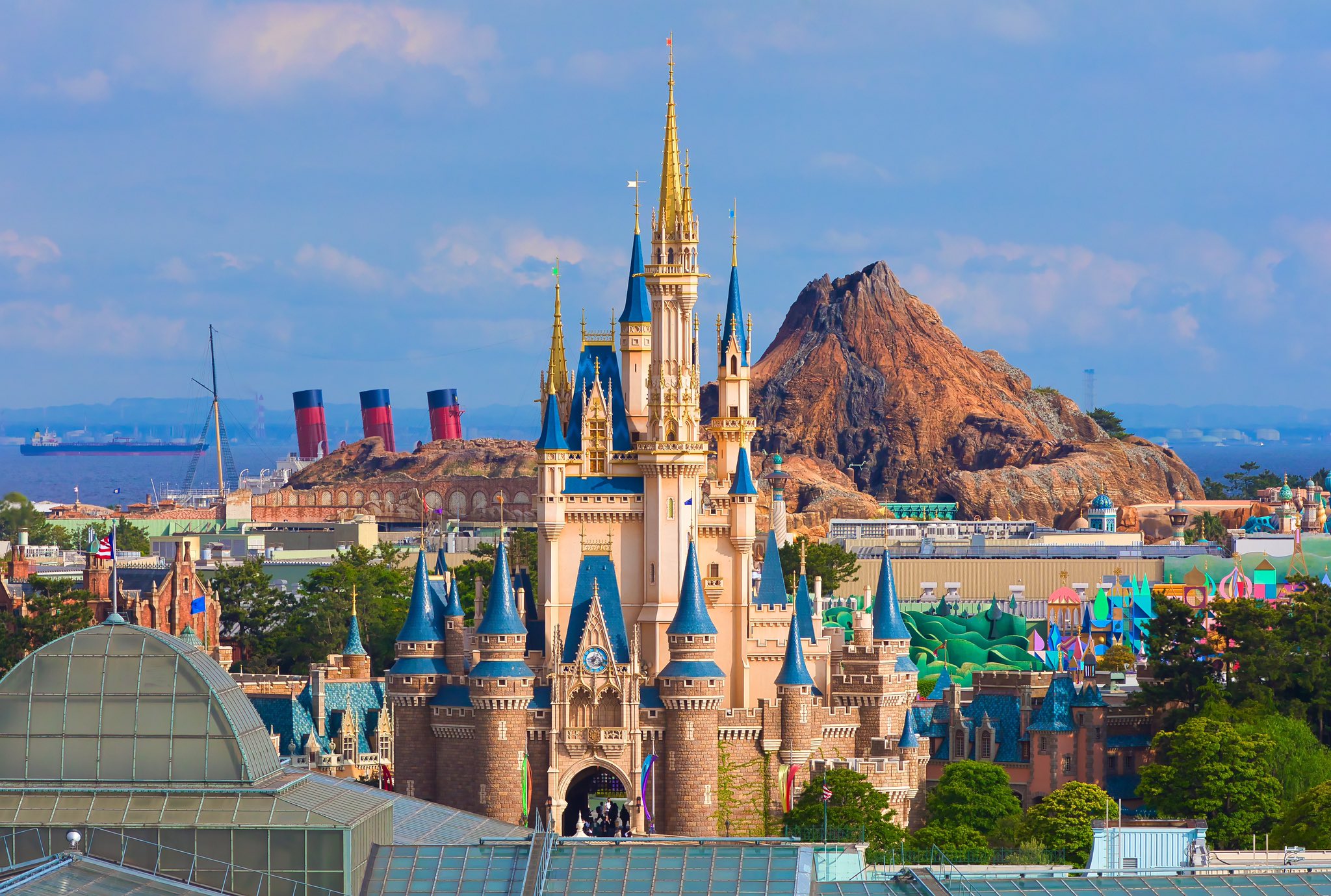 Ryoudisney マジックキングダムスイート９階 言葉を失うほど良い部屋でした バルコニーから見るシンデレラ城とプロメテウス火山は朝 昼 夕 夜とそれぞれ違う良さがあった T Co Ddh5dgz1hf Twitter