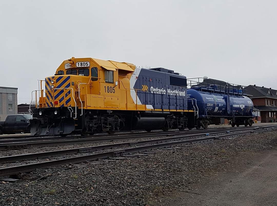 onrgallery's tweet photo. GP38-2 1805 and the Transcaer Tank Car stand ready for First Responder training at Cochrane May 18, 2017. #ONTC #ontarionorthland https://t.co/ZlvhUAT9A0