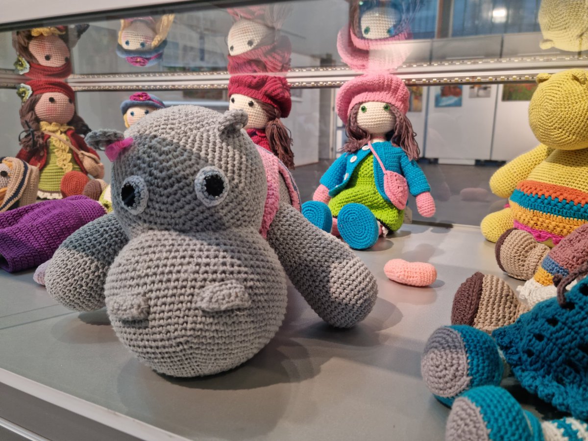 Lloret_de_Mar's tweet photo. 🎨 La @BiblioLloret acull la 8a exposició d'activitats del Casal de la Gent Gran i Centres Cívics.
📅 Fins al 28 de maig
📌 Sala d'exposicions de la Biblioteca de #LloretdeMar
#mylloret #centrescivics
#gentgran
#cursos #tallers #pintura #pachwork #lloret https://t.co/7zTbQRrI6u
