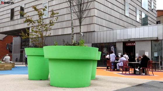 livedoornews's tweet photo. 【そっくり…】マリオの土管のような植木鉢が設置され住民から不満続出 英国
https://t.co/8qXnimncEr

「現実が見えていない」「マリオが飛び出てくることでも期待しているのではないか」などの声があがり、税金の使い道は他にあったはずとの指摘が続出しているという。 https://t.co/myAlMqpjWO