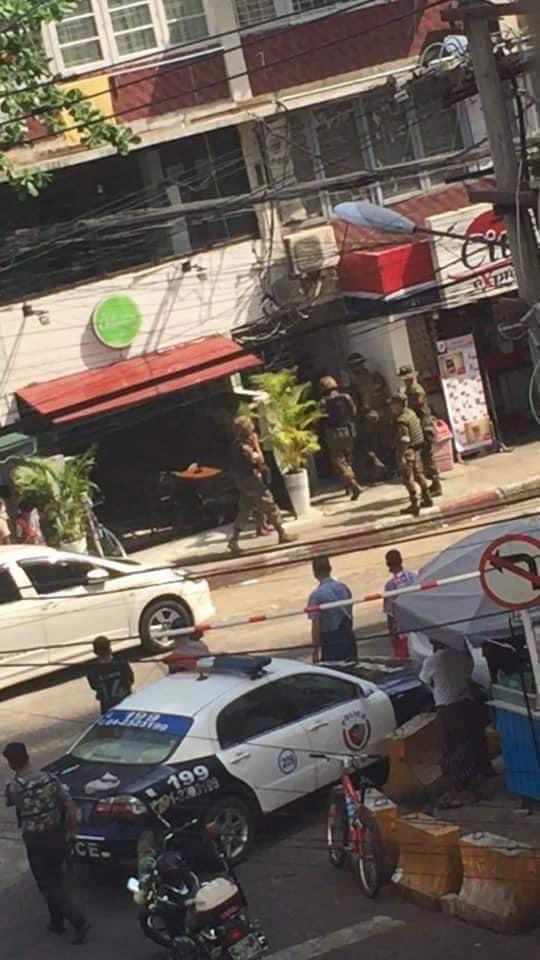 nslwin's tweet photo. DAGON, Yangon:
 
An explosion occurred at around 3 pm on a building in downtown Yangon.

Some people were injured.

#May18Coup #WhatsHappeningInMyanmar #MilkTeaAlliance https://t.co/Ct9qjc3Evx