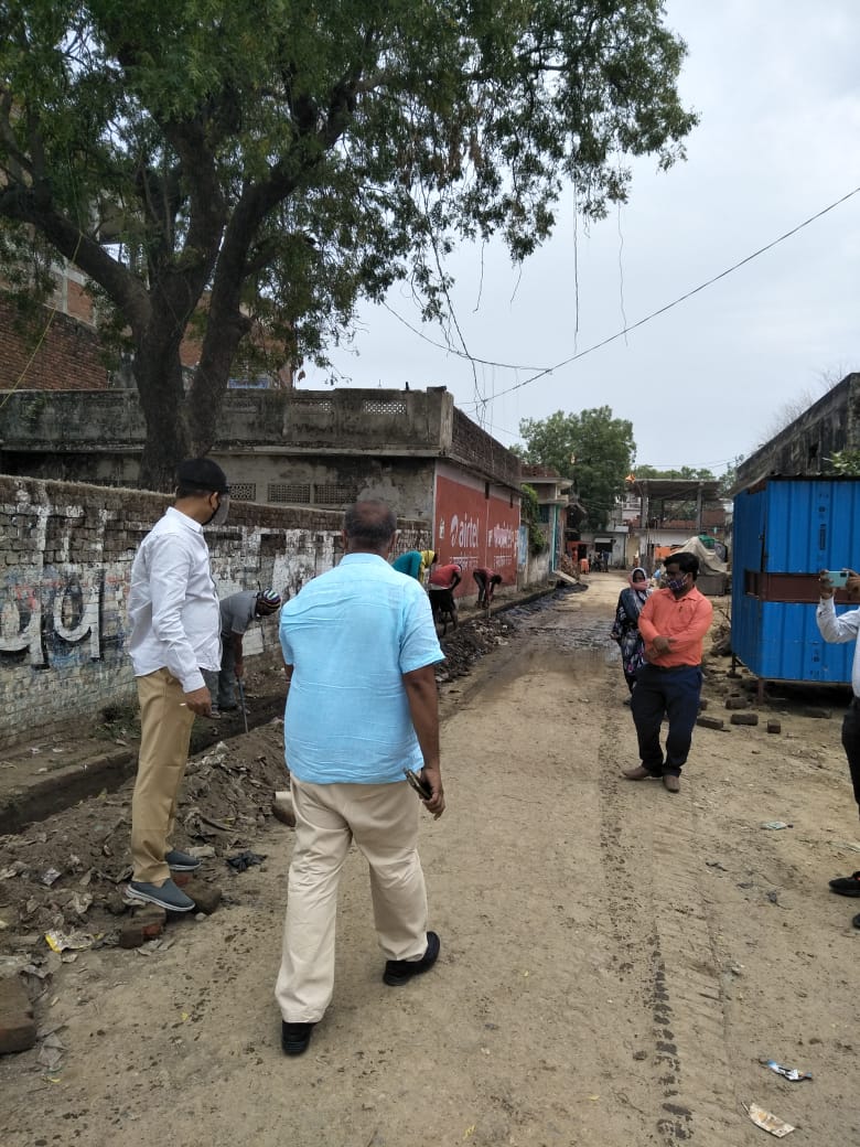 DdGorakhpur's tweet photo. आज दिनांक 18/05/21को जनपद गोरखपुर के विकास खंड कौड़ीराम के ग्राम पंचायत बेलीपार,कसिहर, भिटी का उपनिदेशक (पंचायत) द्वारा निरीक्षण किया गया।@cmofficeUP https://t.co/rpo2hzrFyz