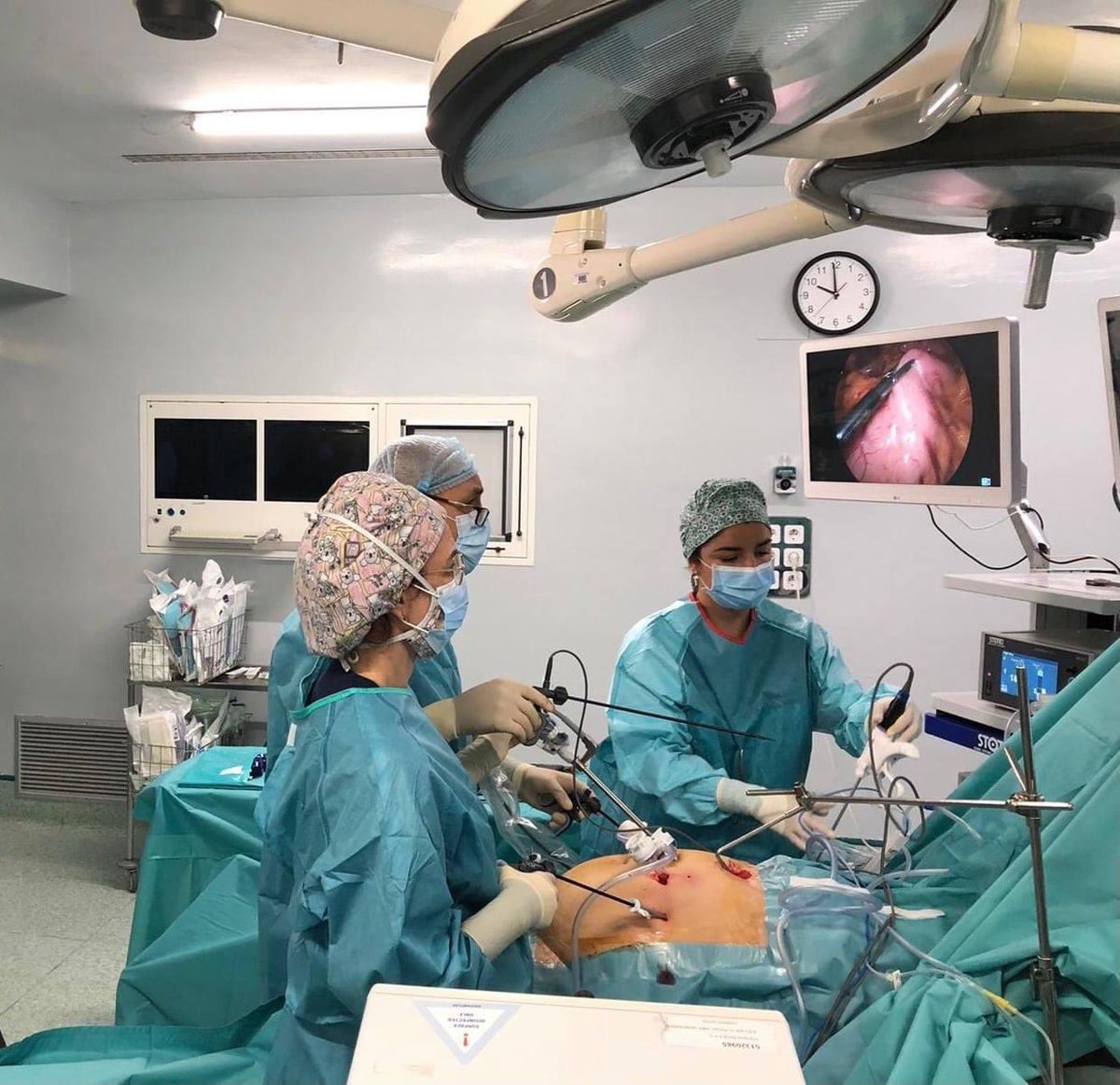¿Sabes las #ventajas de la #Laparoscopia? 🤔
- Disminución de los días de estancia intrahospitalaria 
- Menor dolor postoperatorio y menor consumo de medicamentos analgésicos
- Más pronta reintegración de las pacientes a sus actividades laborales
- Mejor resultado cosmético
